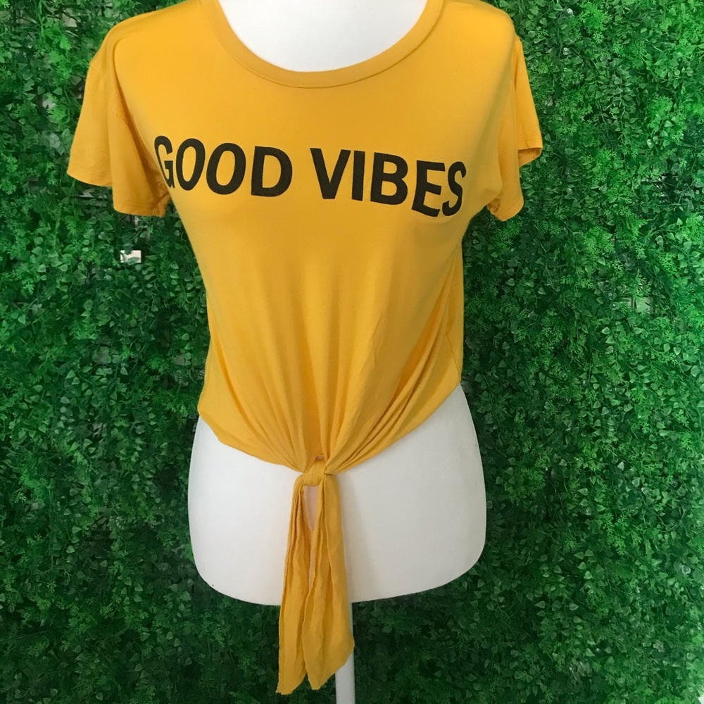 Vibing Fashion Nova Size M *Good Vibes* top